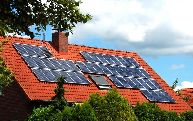 Pourquoi poser des panneaux photovoltaiques chez soi ?