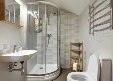 Maximiser l'espace : des idées écologiques pour petites salles de bain