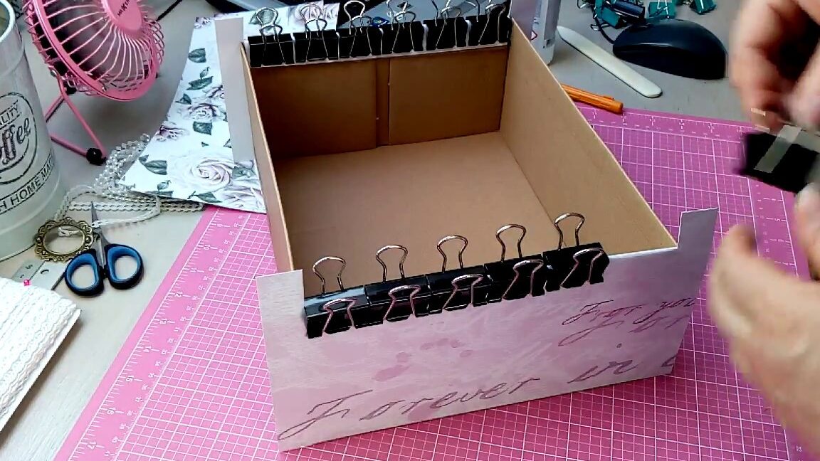 comment-faire-une-tirelire-avec-une-boite-de-chaussure