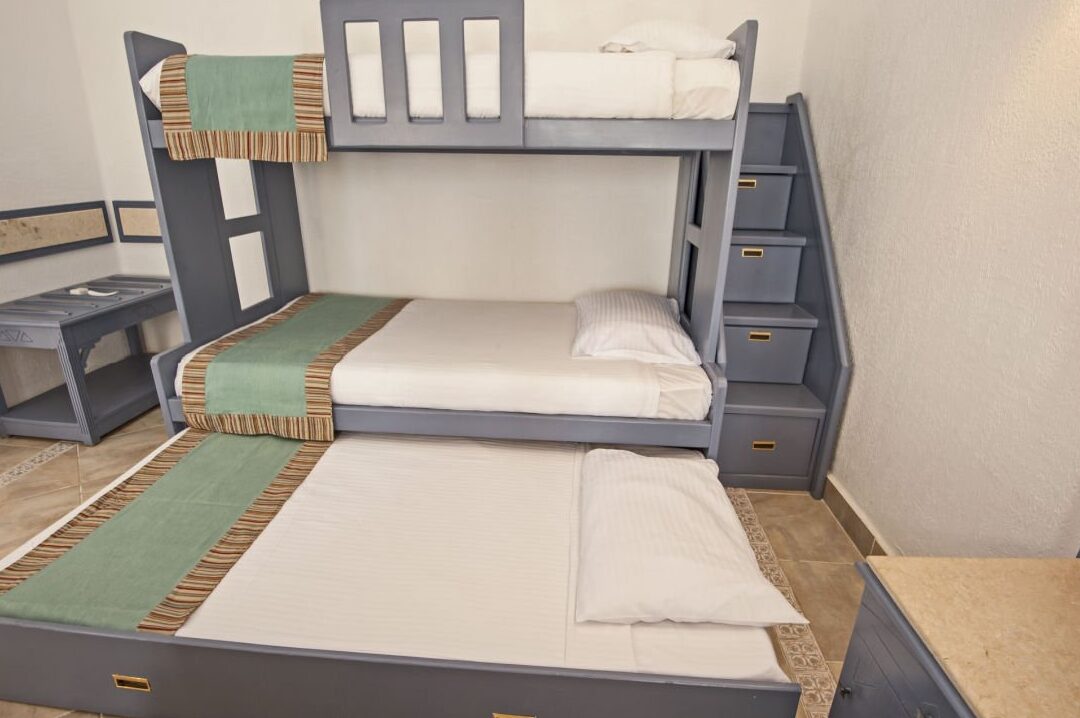 amenager-une-petite-chambre-comment-integrer-3-lits-sans-compromettre-lespace