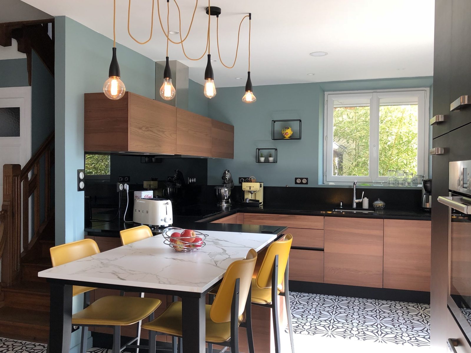 comment-integrer-le-style-vintage-dans-votre-cuisine-industrielle