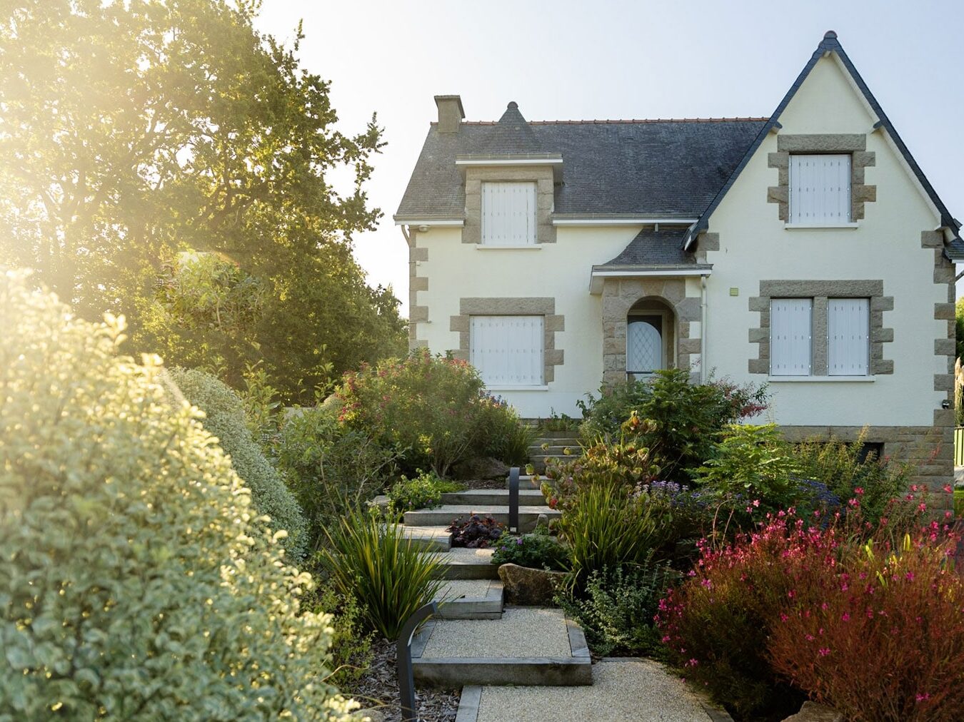 amenager-son-entree-de-maison-comment-allier-fonctionnalite-et-ecologie