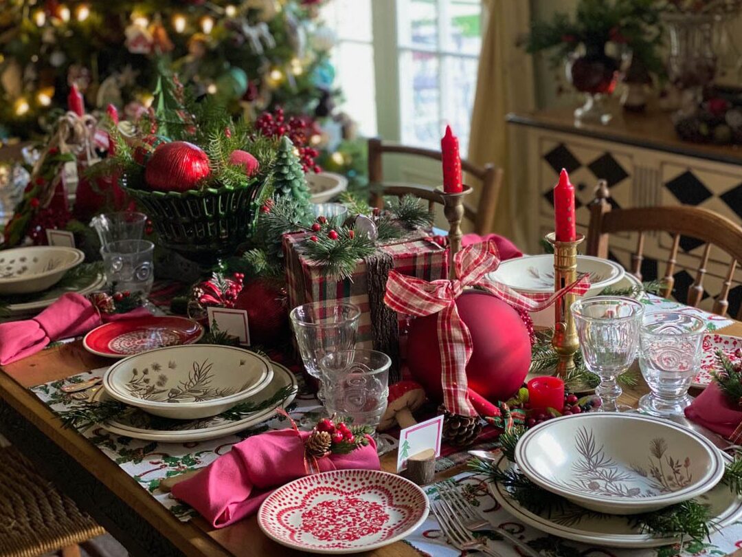 comment-decorer-une-table-de-noel-rouge-et-vert-pour-les-fetes-ecologiquement-responsables