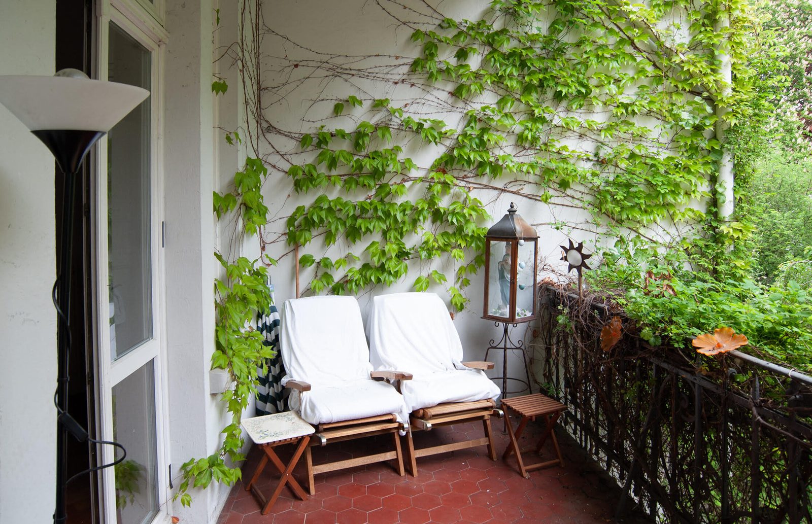 comment-amenager-un-balcon-boheme-pour-creer-une-oasis-verte-en-ville