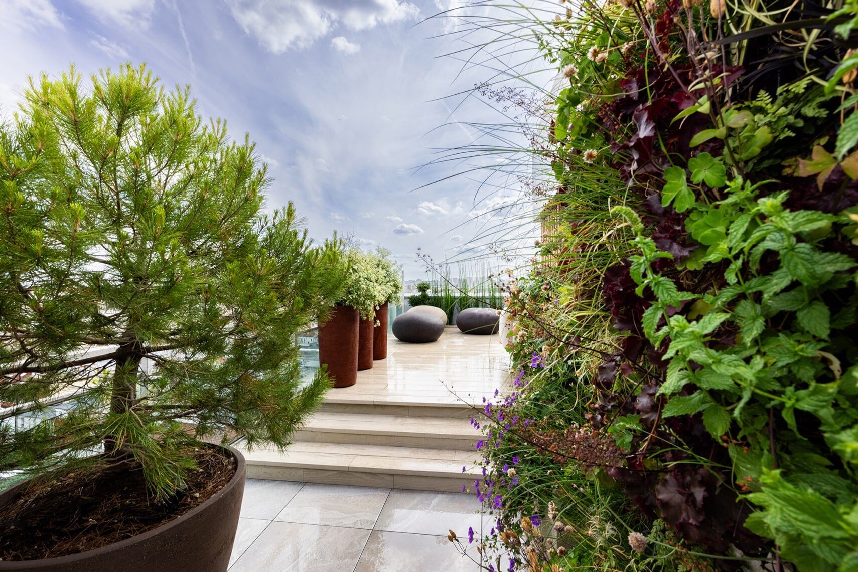 comment-choisir-des-pots-de-fleurs-de-grande-taille-adaptes-a-votre-jardin