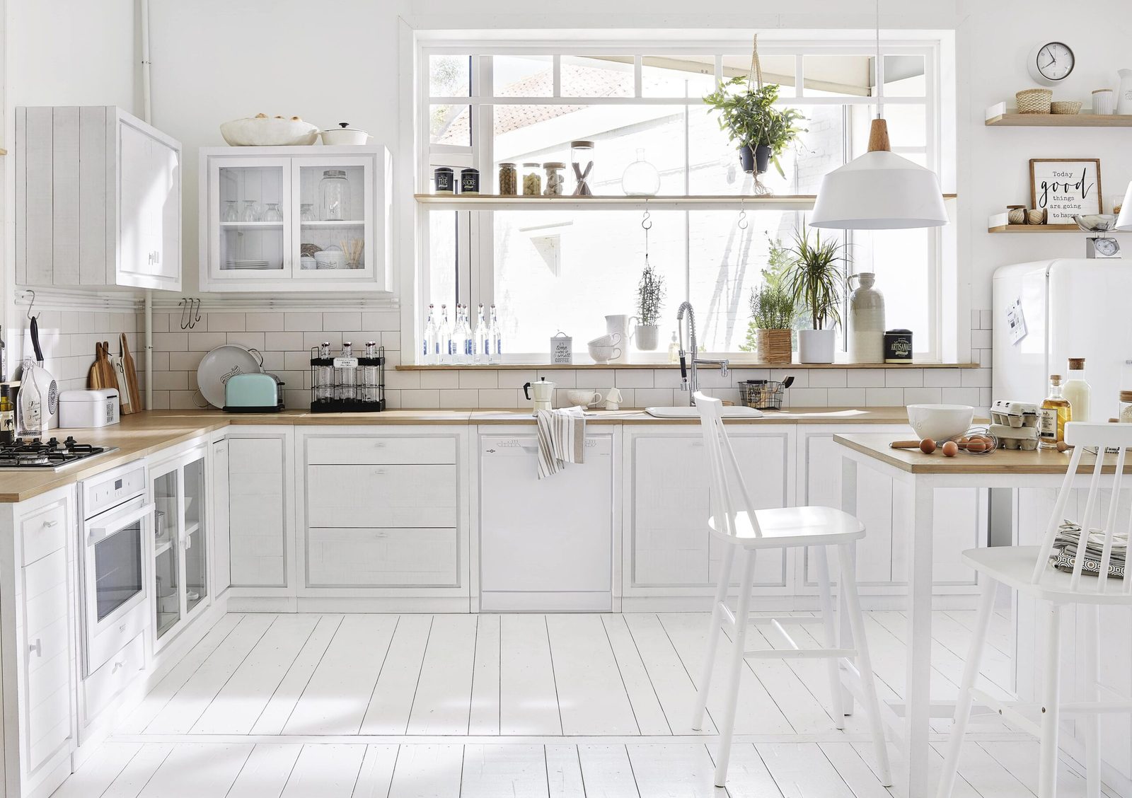 comment-sublimer-votre-cuisine-blanche-idees-deco-pour-un-espace-epure-et-tendance