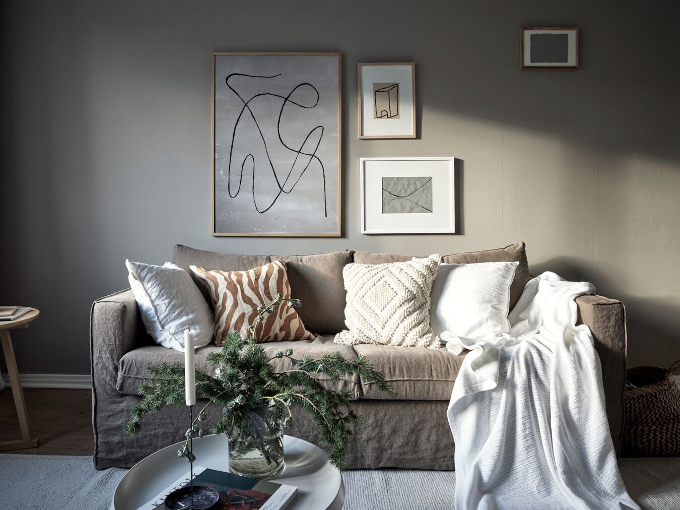 comment-sublimer-votre-deco-avec-un-canape-gris-astuces-et-inspirations