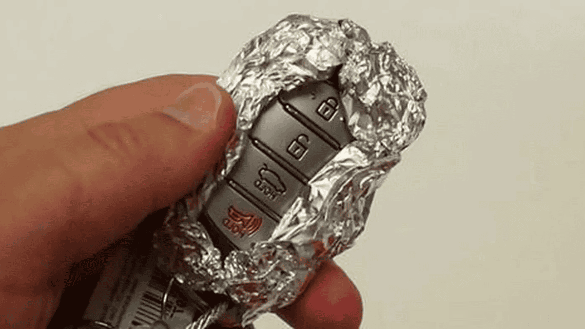 Des milliers de conducteurs mettent leur clé de voiture dans du papier aluminium et quand on sait pourquoi, ils ont bien raison