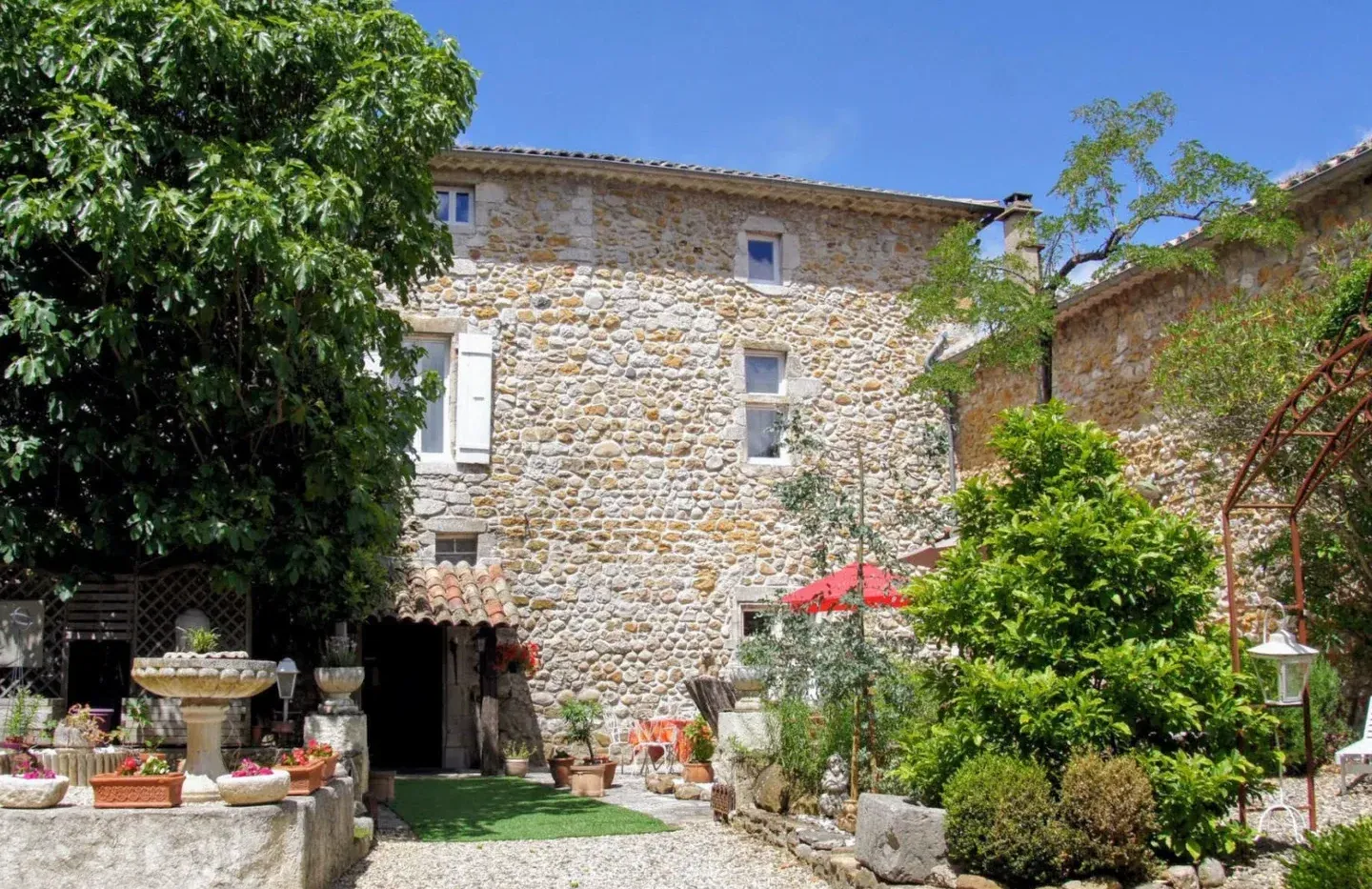 manoir-de-prat-ar-coum-un-tresor-decologie-et-dhistoire-a-decouvrir