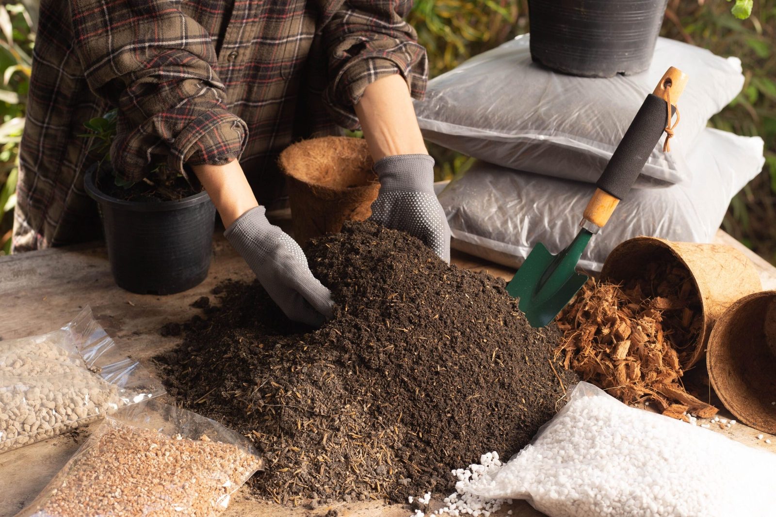 perlite-et-vermiculite-differences-et-utilisations-au-jardin