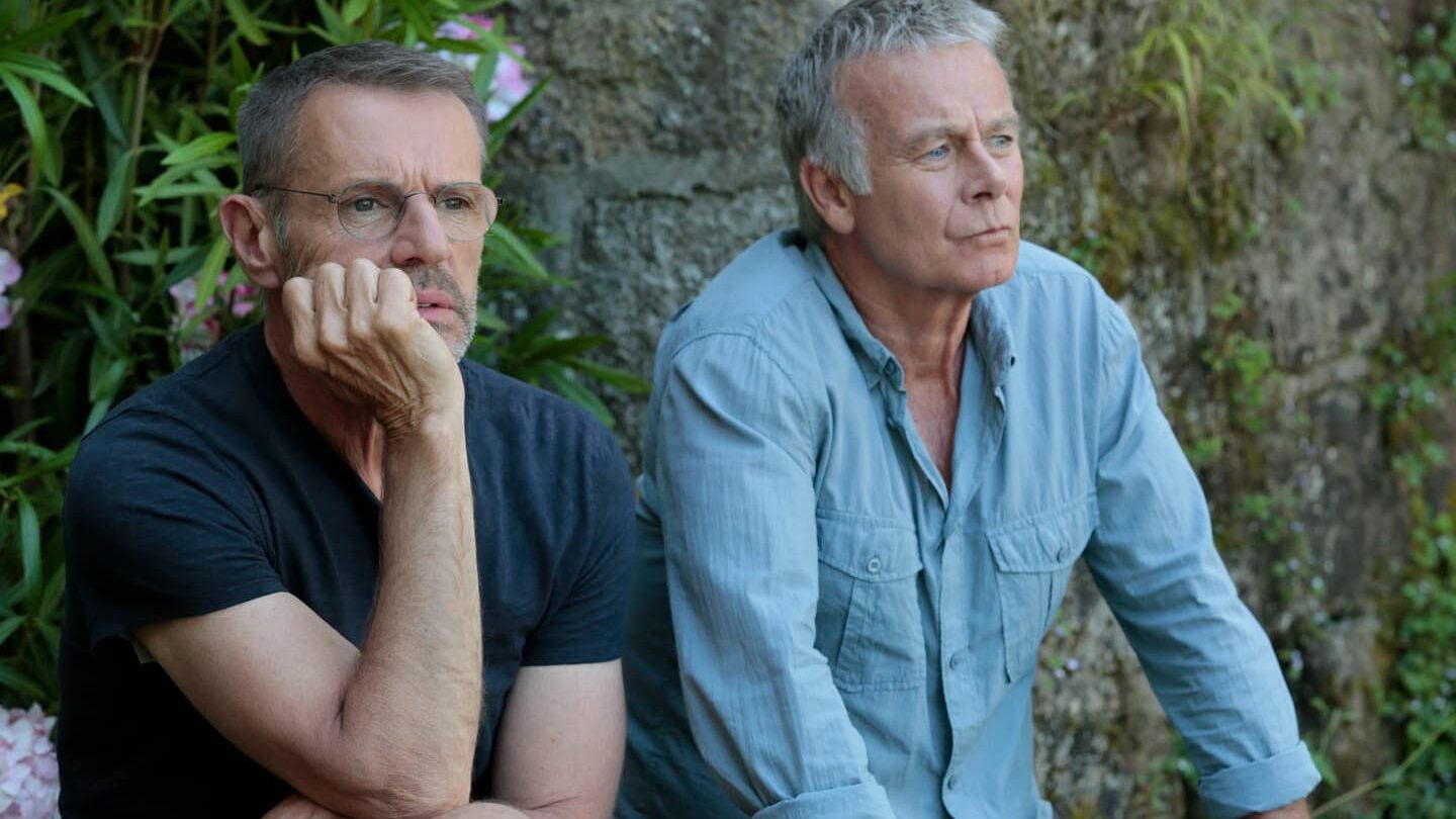 franck-dubosc-et-son-engagement-pour-lecologie-decouverte-de-sa-maison-verte