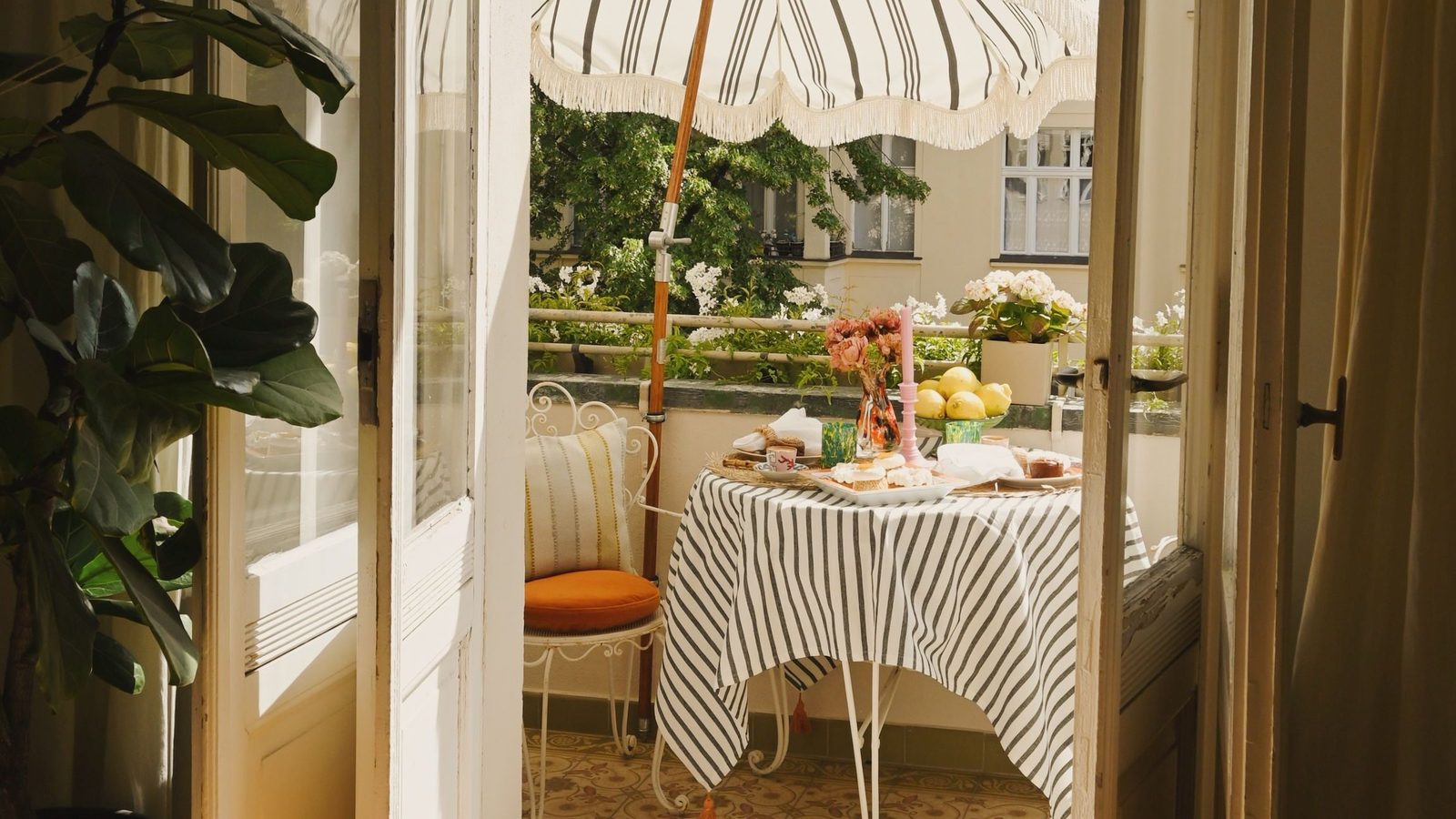 comment-optimiser-votre-petit-balcon-avec-un-mobilier-ecologique