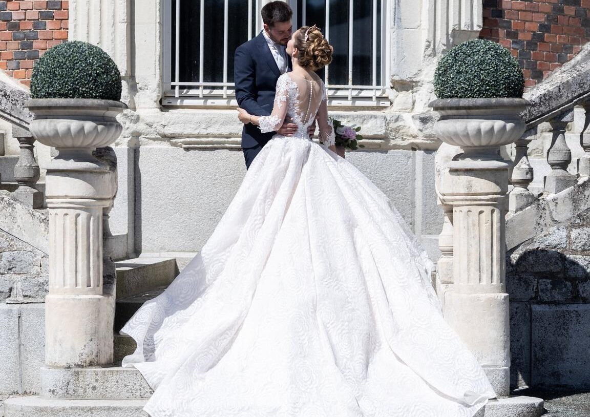 robe-de-bal-mariage-traditions-et-styles-incontournables-pour-une-ceremonie-elegante