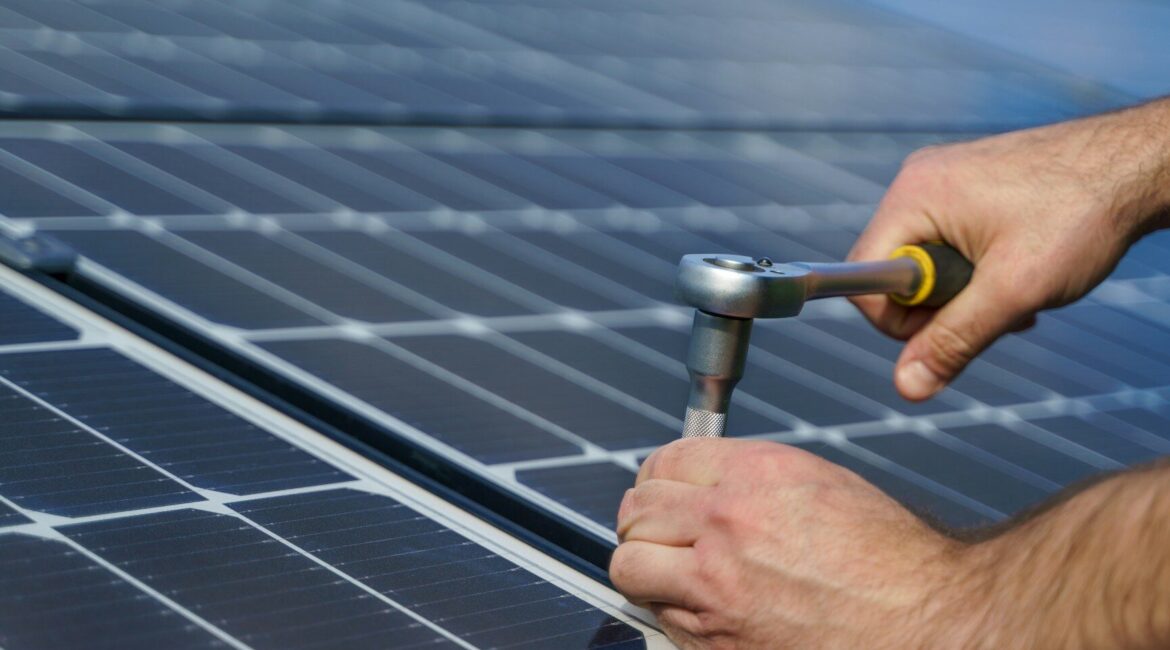 Combien coûte l'entretien annuel de panneaux solaires ?