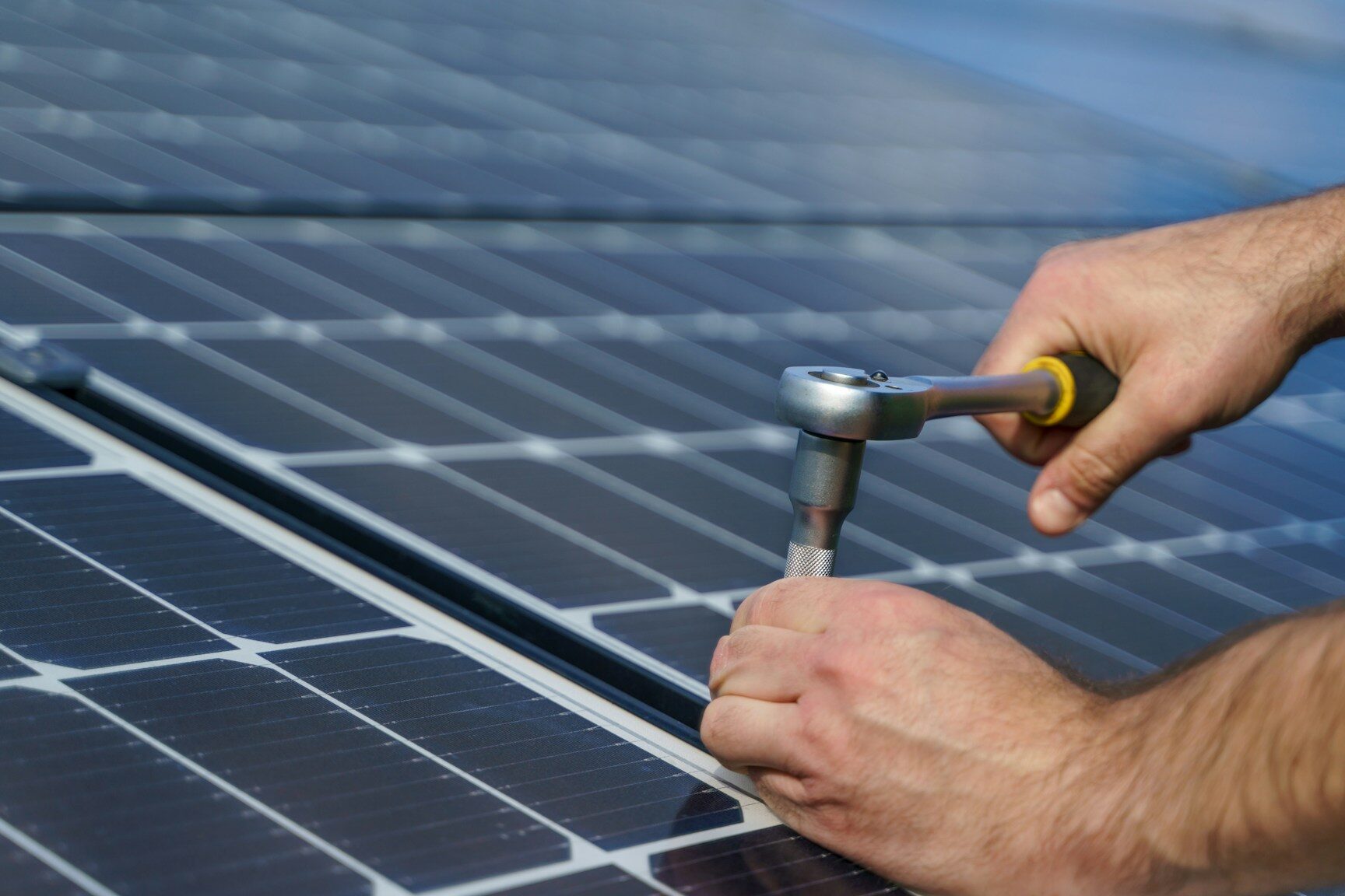 Combien coûte l'entretien annuel de panneaux solaires ?