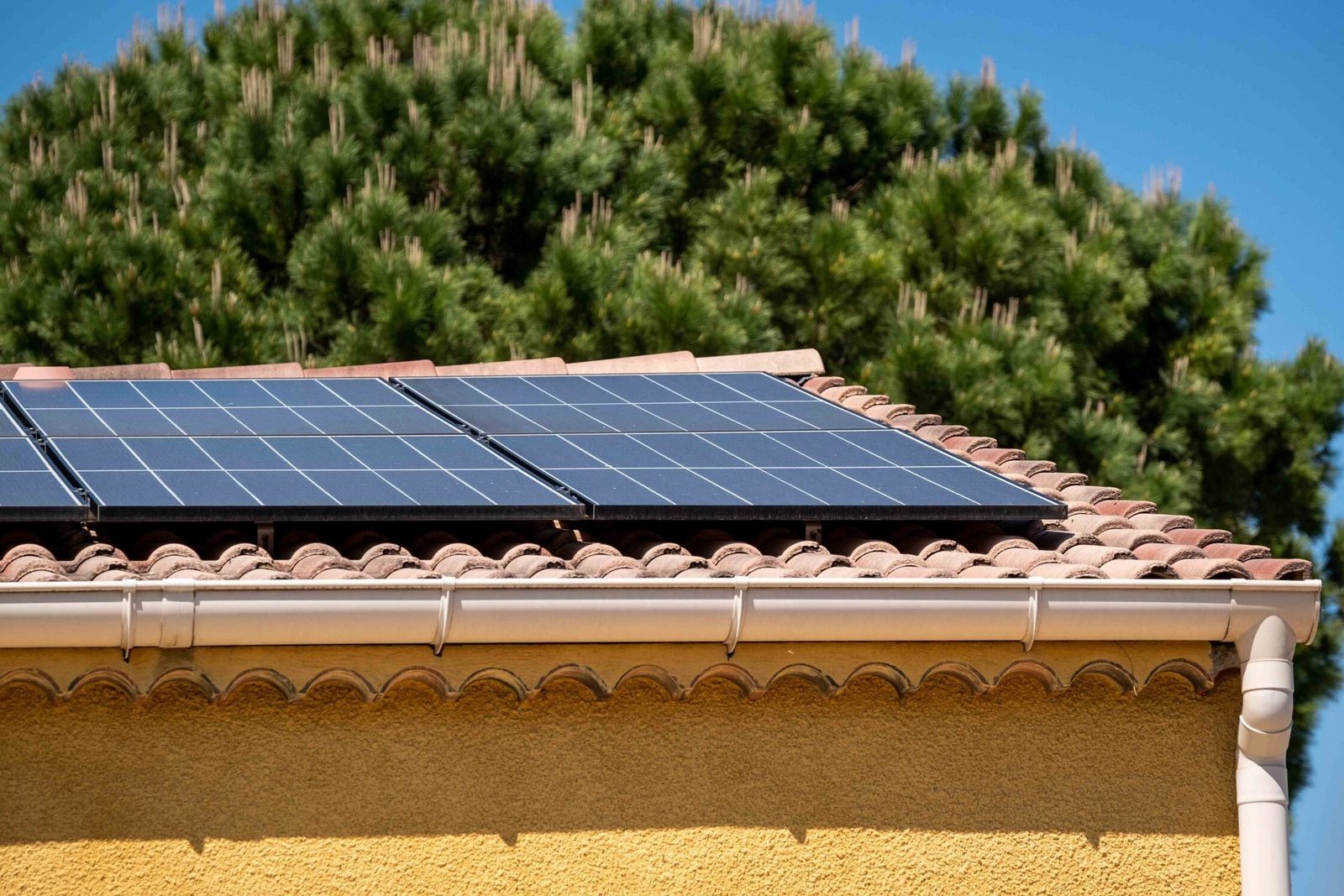 Combien coûte l'installation de panneaux solaires pour une maison individuelle ?