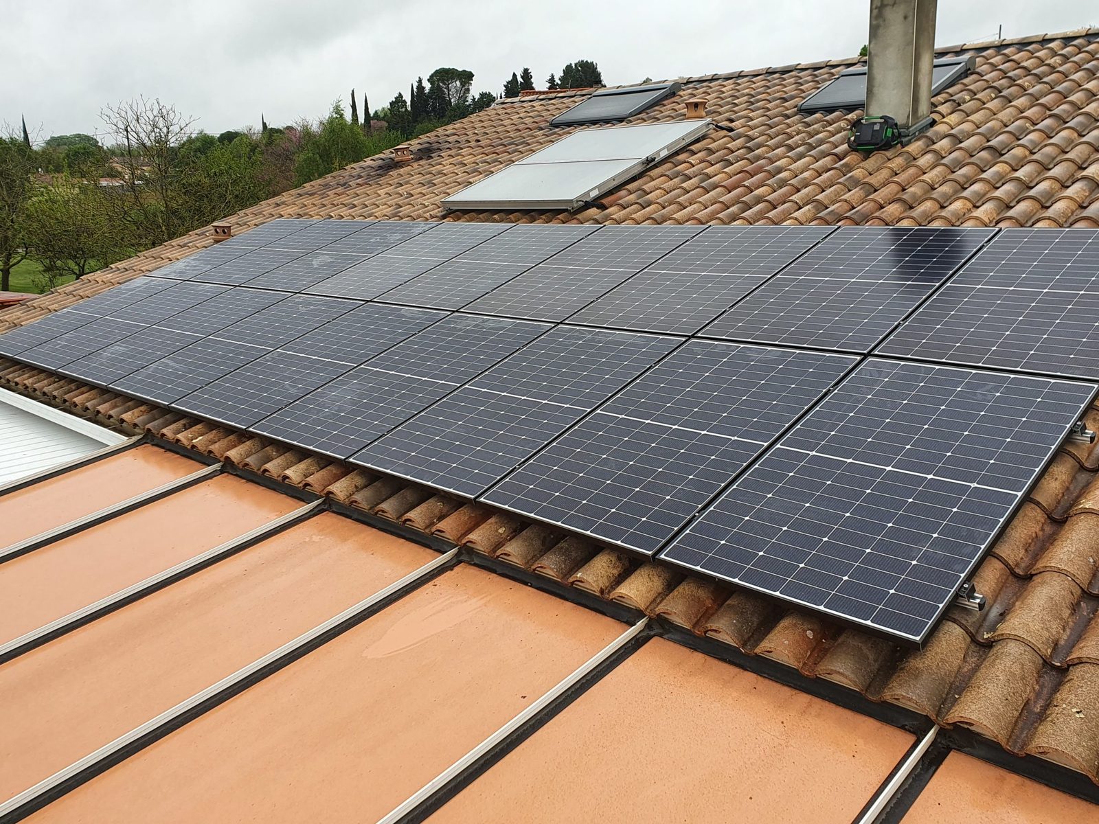 Panneaux solaires : témoignages et avis réels après plusieurs années d’usage