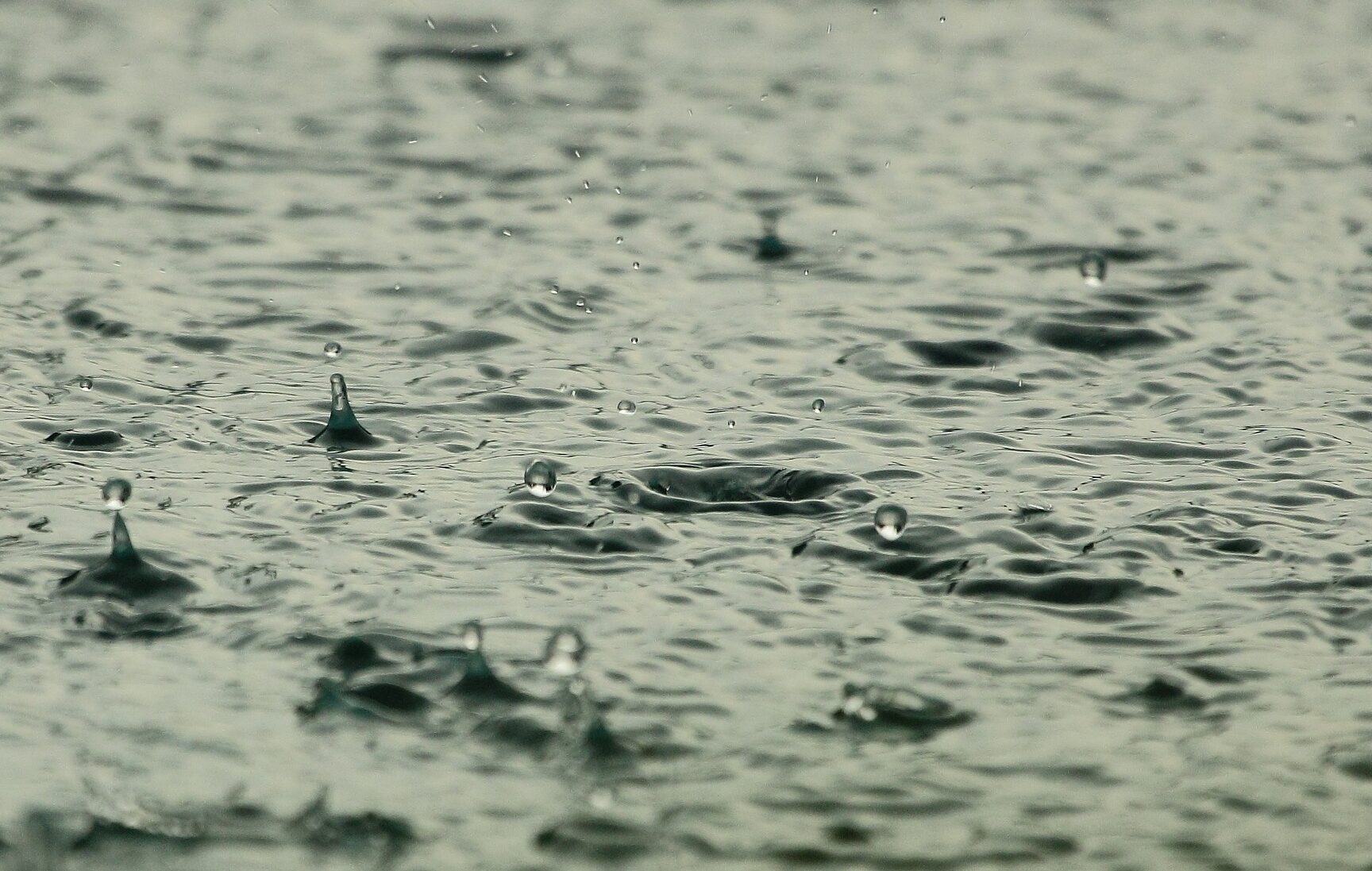 Pourquoi la pluie n'est pas salé ?